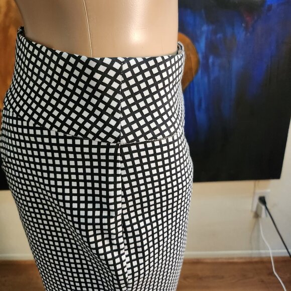NWT - Chico's So Slimming Size 0 (medium) crop pants black and white pattern - Picture 6 of 13
